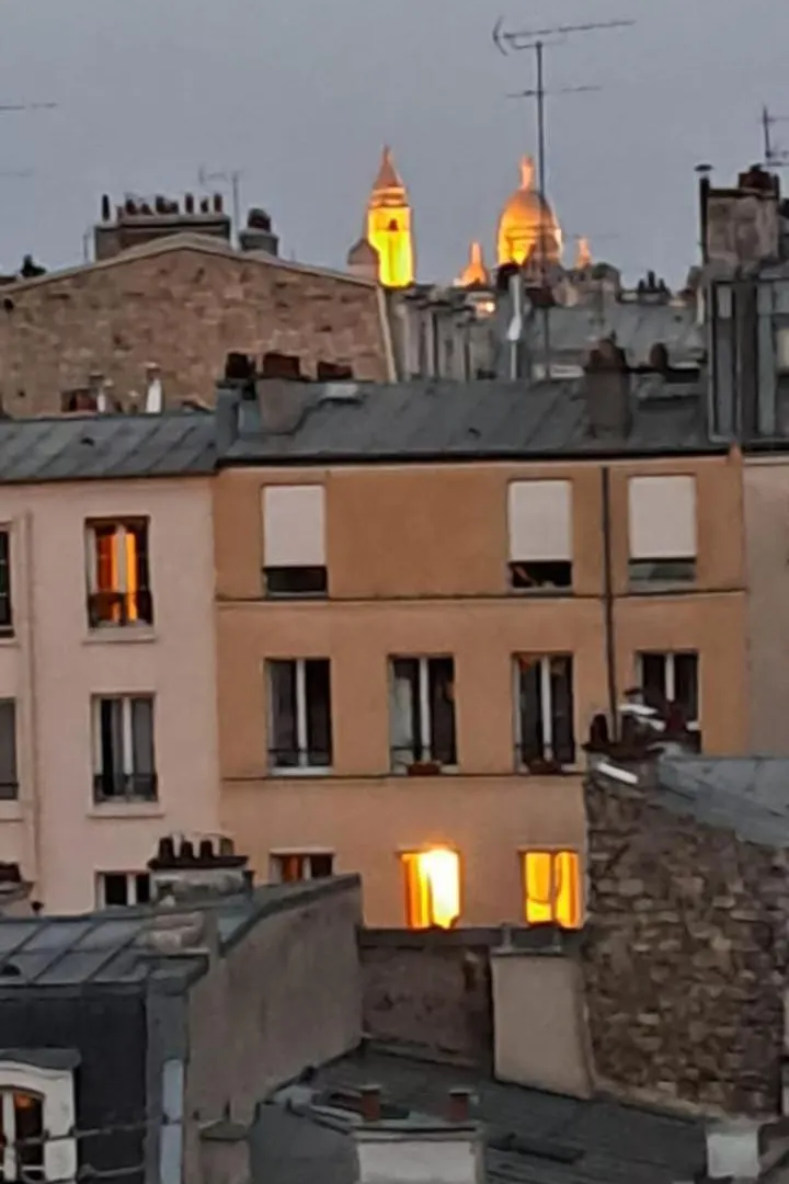 Studio Beau Et Calme Avec Vue Sur Sacre-Coeur ! Appartement Parijs Frankrijk