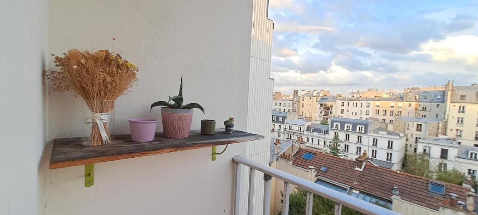 Studio Beau Et Calme Avec Vue Sur Sacre-Coeur ! Appartement Parijs
